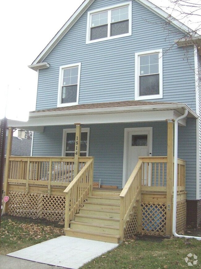 Building Photo - 1814 Lake St Unit 1 Rental