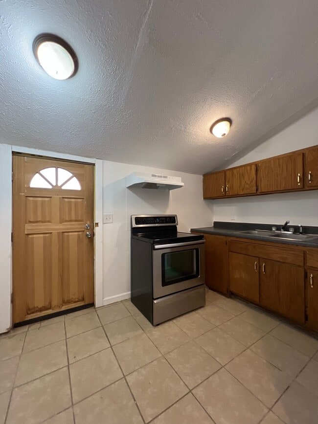 142.5 N Russell St