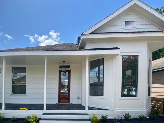 Building Photo - 2510 Nagle St Rental