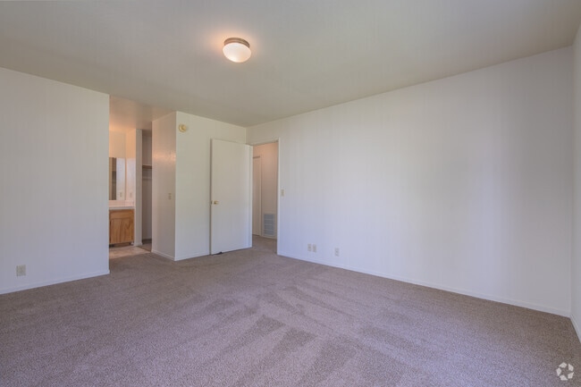 2BR, 2BA - 1250SF - Bedroom 2 - Gold Creek Village