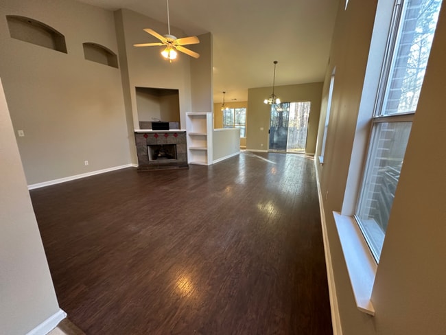 108 Gardenside Dr