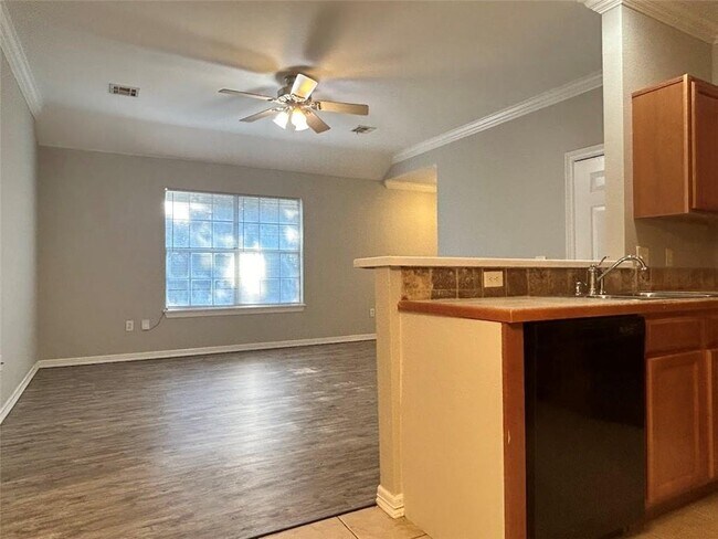 Photo - 34 S Woodsprings Dr