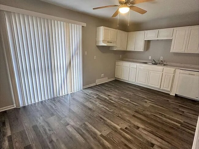 Photo - 243 Peyton Pl SW