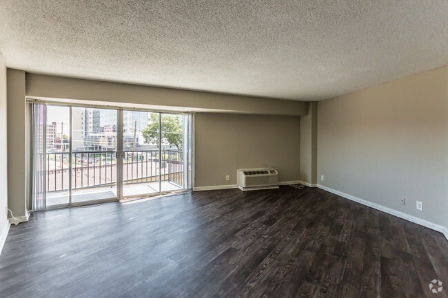 2 BR, 1 BA - 1006 SF - Living Room