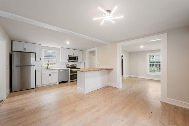 Photo - 553 Highland Ave