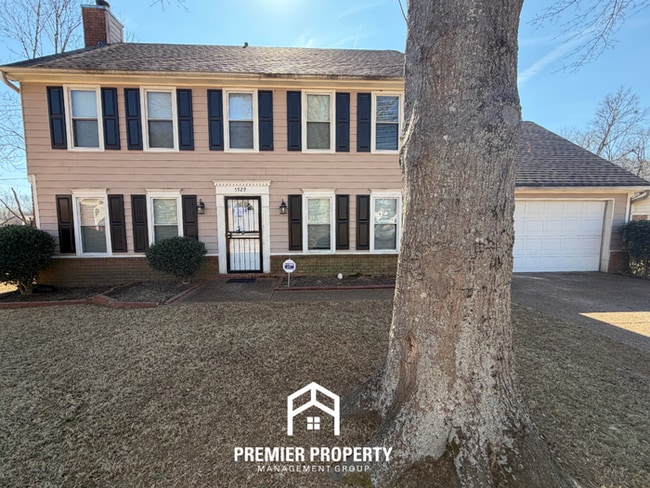 Building Photo - Spacious 4BR/2.5BA Home with Fireplace, Garage & Fenced Backyard in Memphis