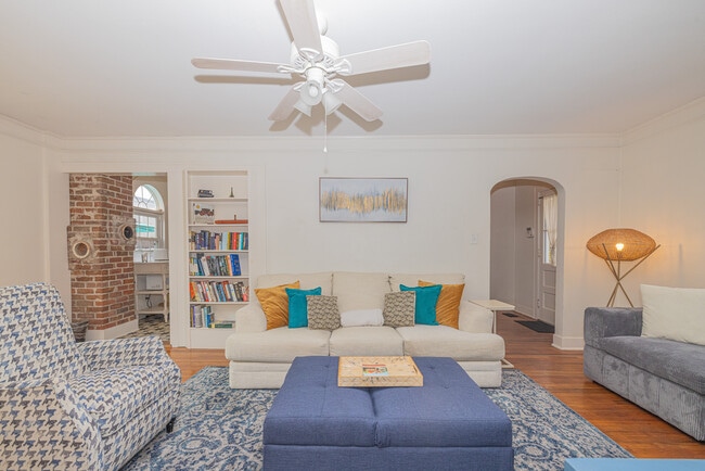 Photo - 1049 Buist Ave