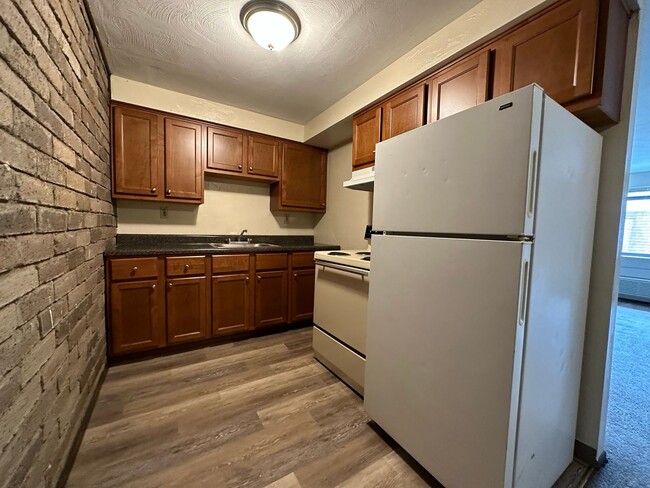Cozy One Bedroom with Beautiful Exposed Br... - Cozy One Bedroom with Beautiful Exposed Br... Apartment