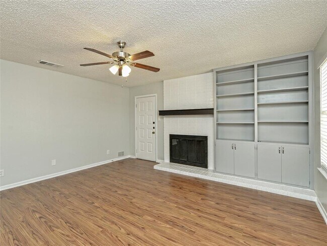 1010 Cushing Dr