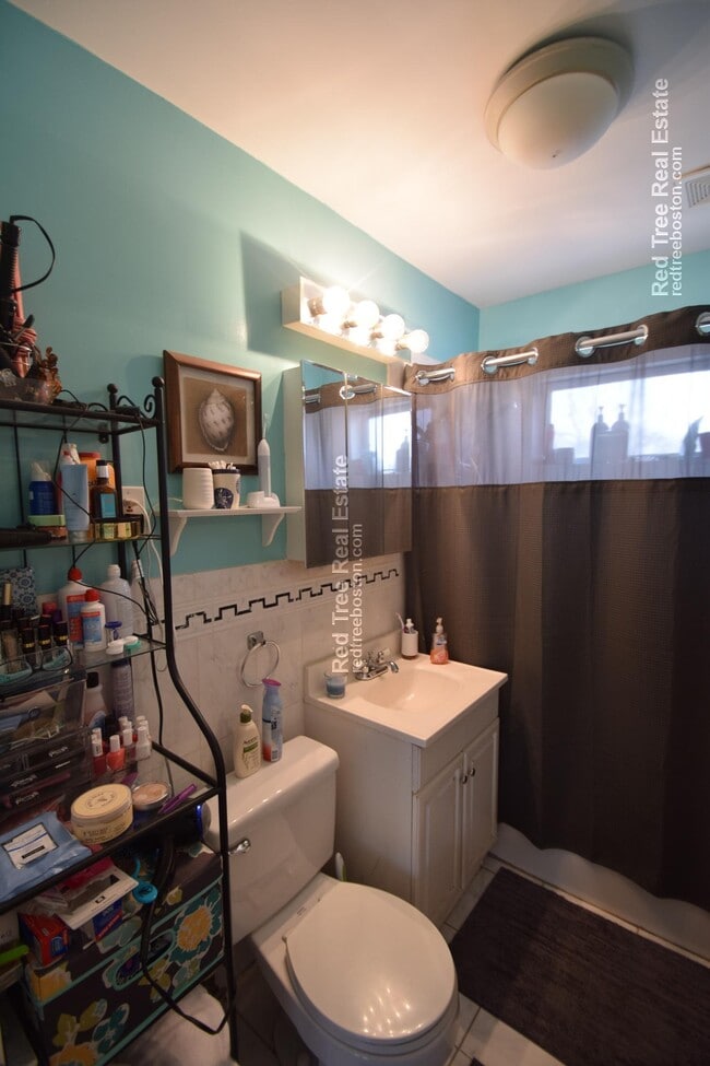 Photo - 416 Baker St