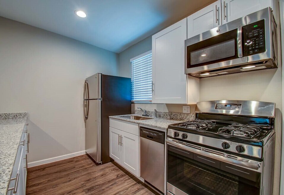 Laguna Shores Apartments