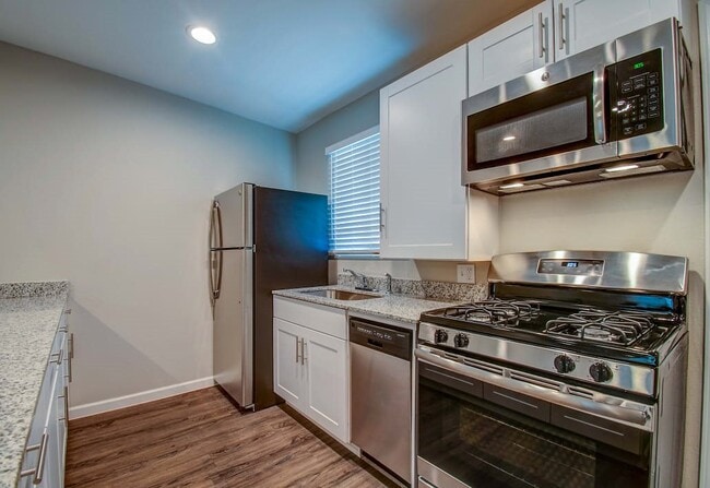 Photo - Laguna Shores Apartments