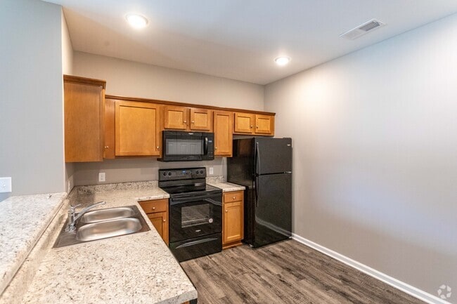 1BR, 1BA - 750SF