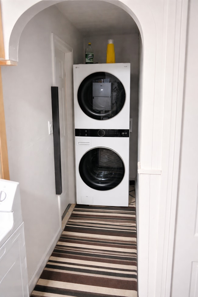 Lavadora y secadora apilables completamente nuevas - 212 Smith St