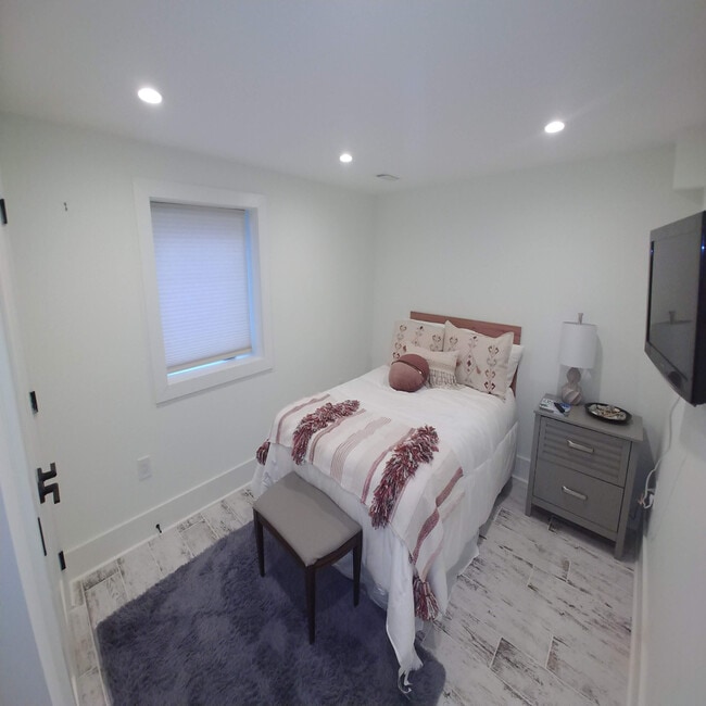 Photo - 1304 Allison St NE Unidad NE