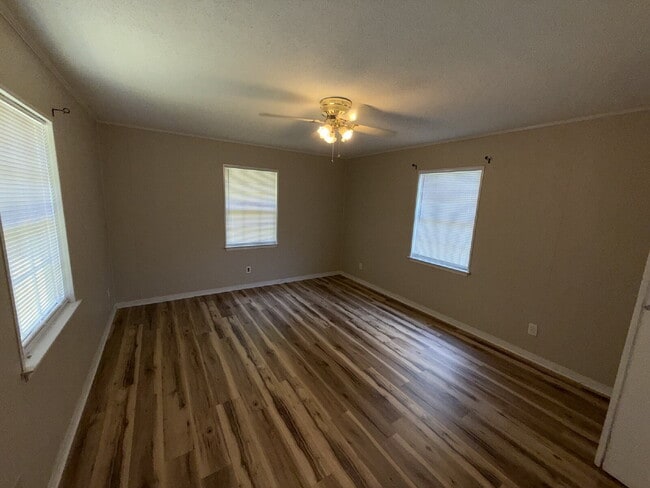Photo - Cute cottage in Country Club Village, conveniently located near University of South Alabama, dini...