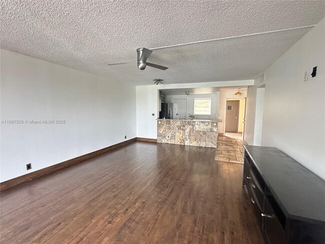 Building Photo - 900 NE 12th Ave Unit 501