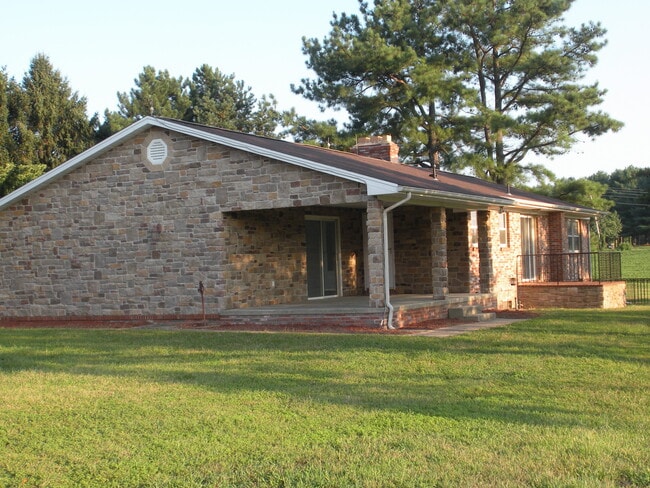 Photo - 1755 Holland Cliffs Rd