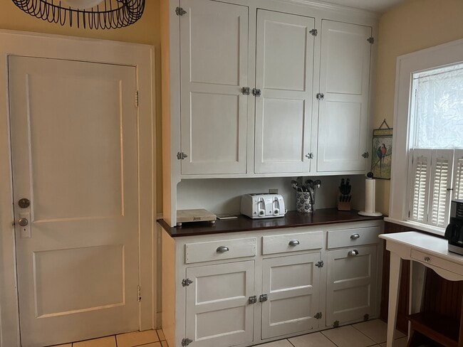 Photo - 719 W 2nd St