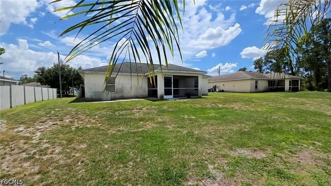 Photo - 3002-3052 52nd St W