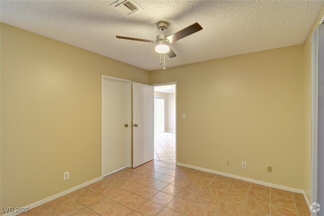 Building Photo - 409 N Lamb Blvd Rental