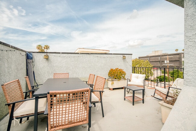 Photo - 839 S Holt Ave