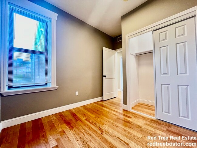 Photo - 1914 Beacon St