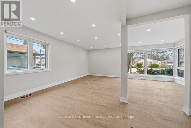 Photo - 135 Waterloo Ave