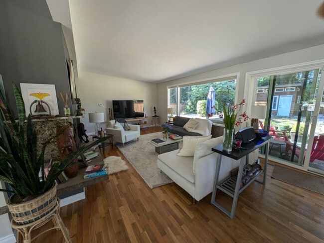 Building Photo - 12218 NE 66th St Rental