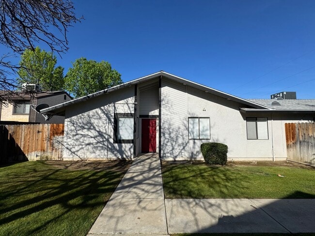 Building Photo - 6013 Auburn Oaks Dr Unit #D