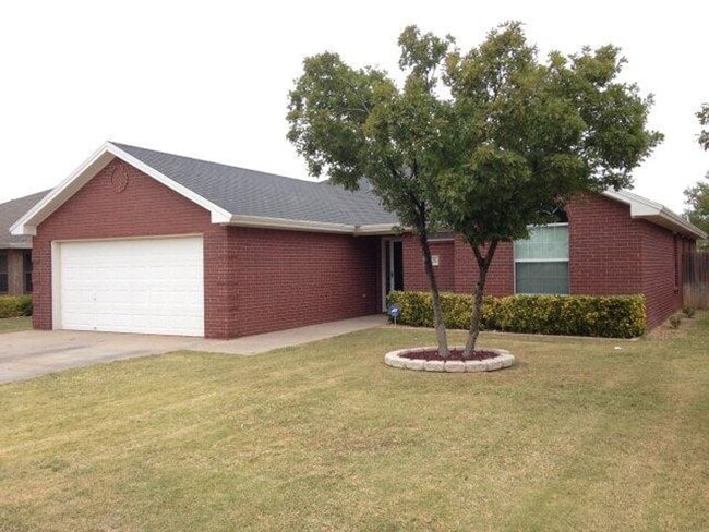 Building Photo - Beautiful Clean Gem Available September!