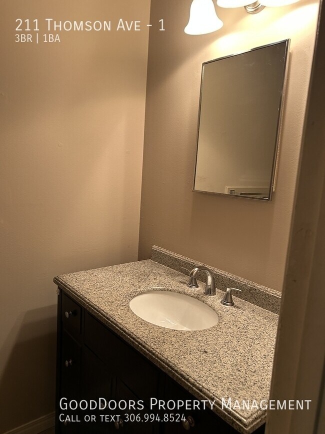 Photo - 211 Thomson Ave Unité 1