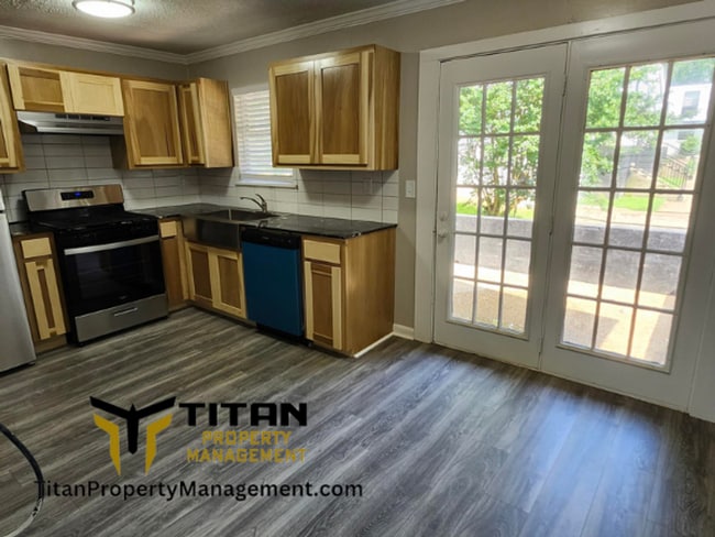 Photo - 2 bed/1 bath Townhouse Unit 1619 Longview St. Apt D