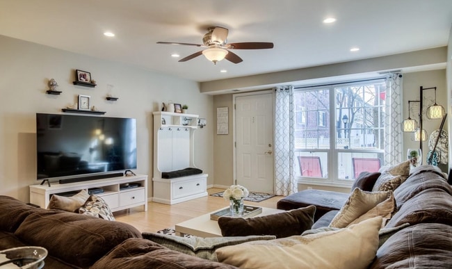 Photo - 1295 N Van Dorn St