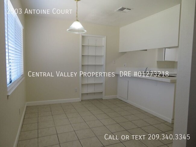 2503 Antoine Ct