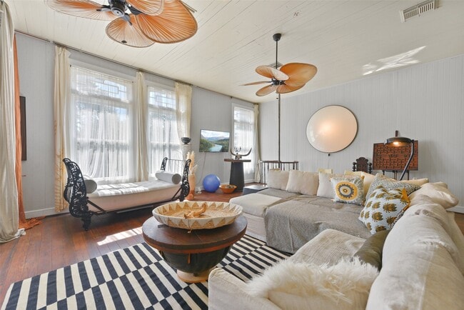 Building Photo - 1614 Avenue K