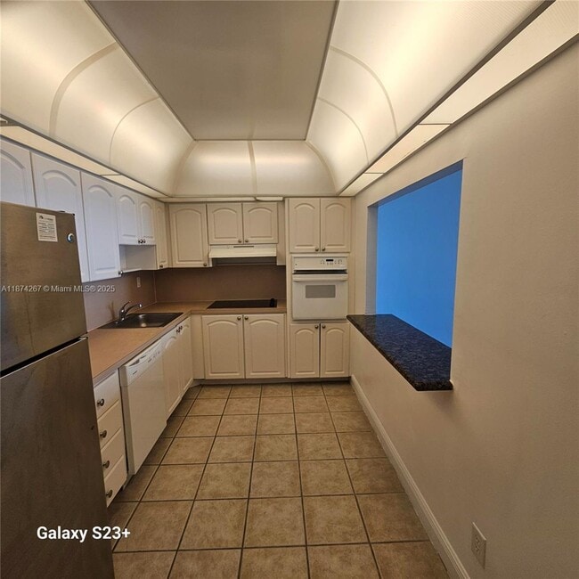 Building Photo - 19390 Collins Ave Unit 1212 Rental