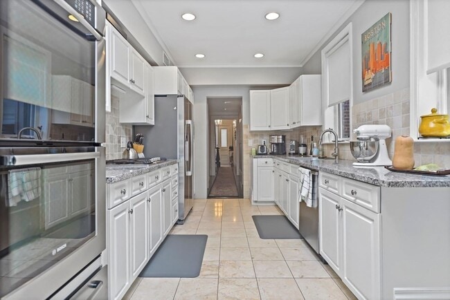 Building Photo - 15 Auburn St Unit B