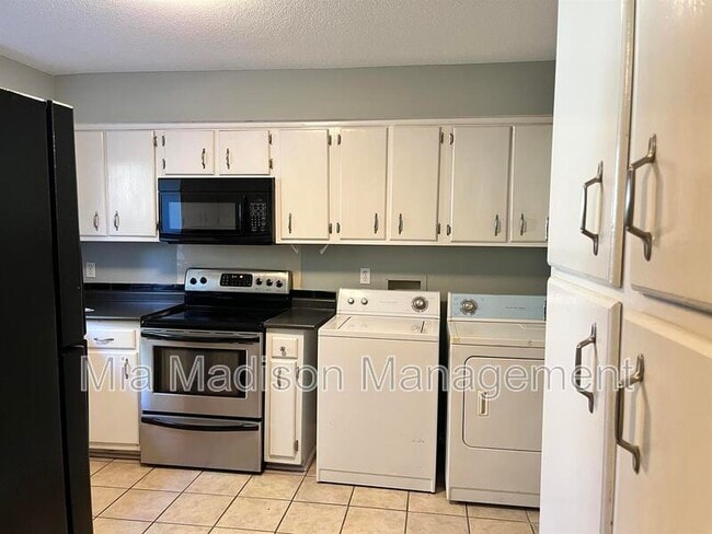 Photo - 527 Tibet Ave