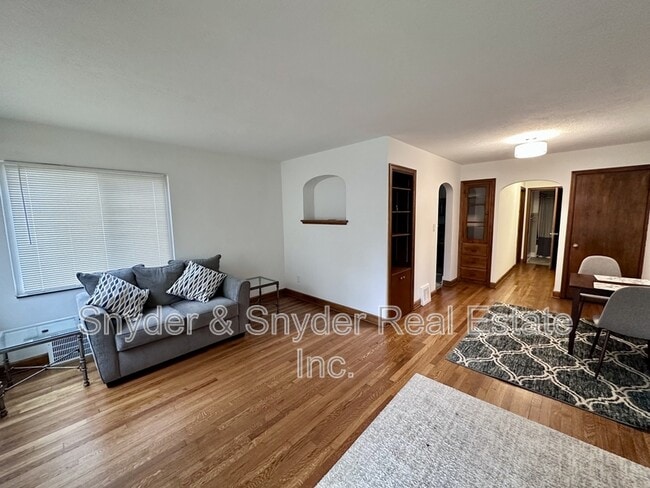 Photo - 1093 N Main St