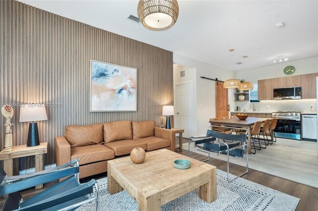 Photo - 920 SW 9th St