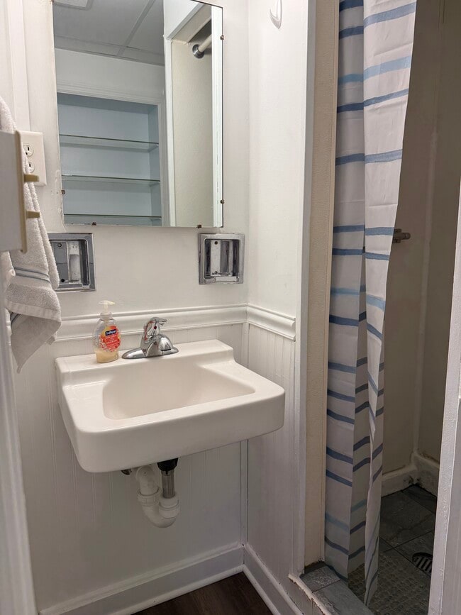 Photo - 544 S 1st Ave Unit 2