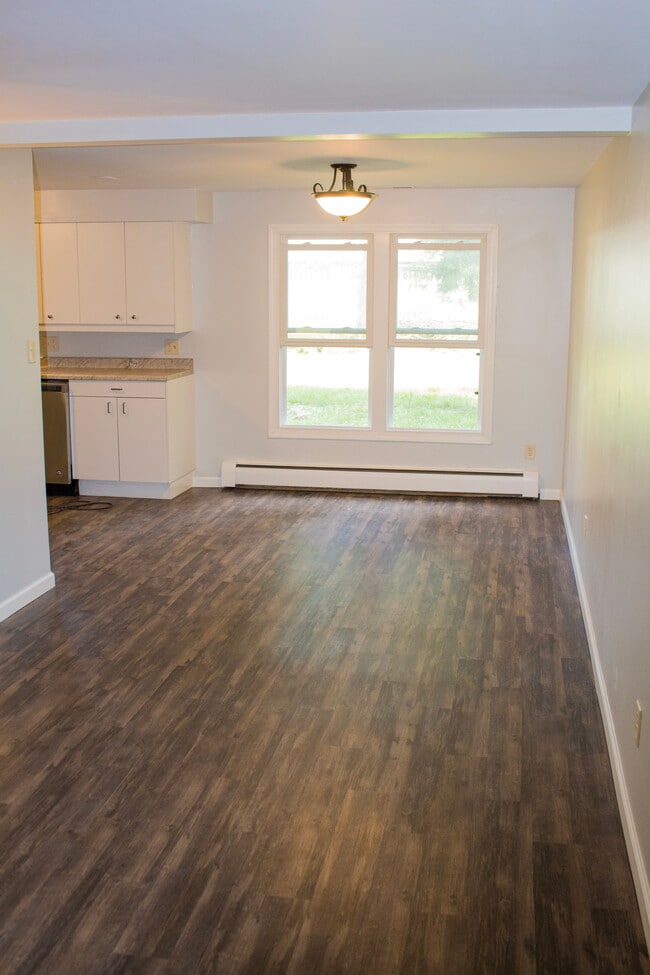 Photo - Curwood Dr