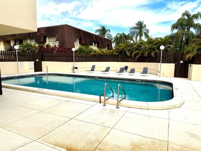 Photo - 13710 SW 90th Ave Unidad C