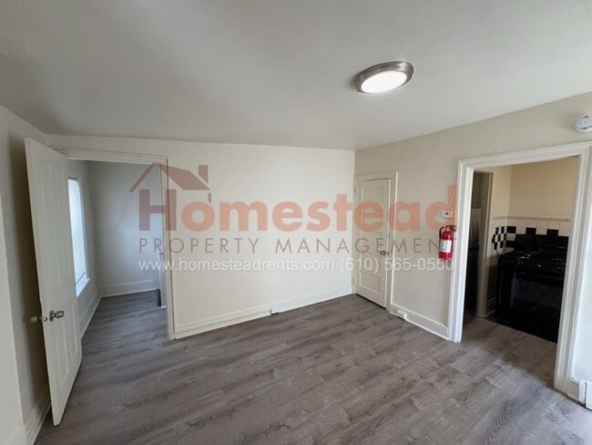 Photo - 1039 Powell St Apartment Unit 3