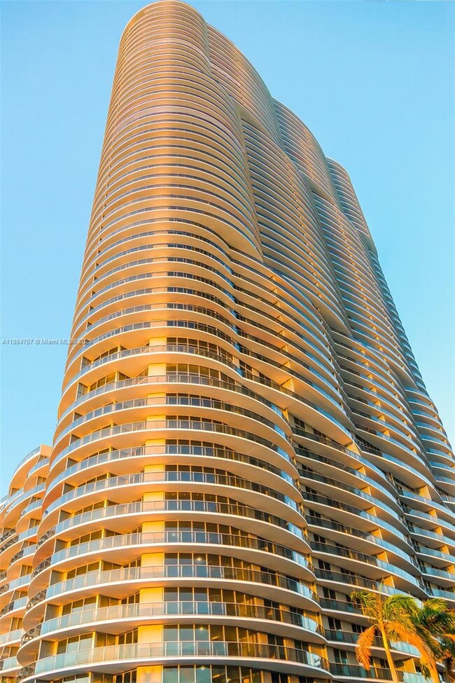 Building Photo - 488 NE 18th St Unit 717 Rental