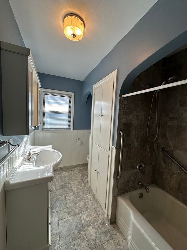 Photo - ZERO ENTRY! 2bed/1bath In Beatrice, NE