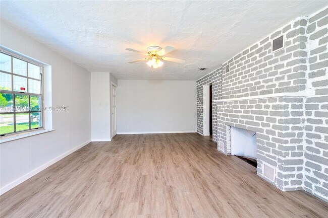 Photo - 6130 SW 32nd St Unidad A