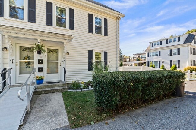 27 Highland St