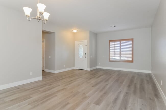 Photo - 255 Crusades Ave